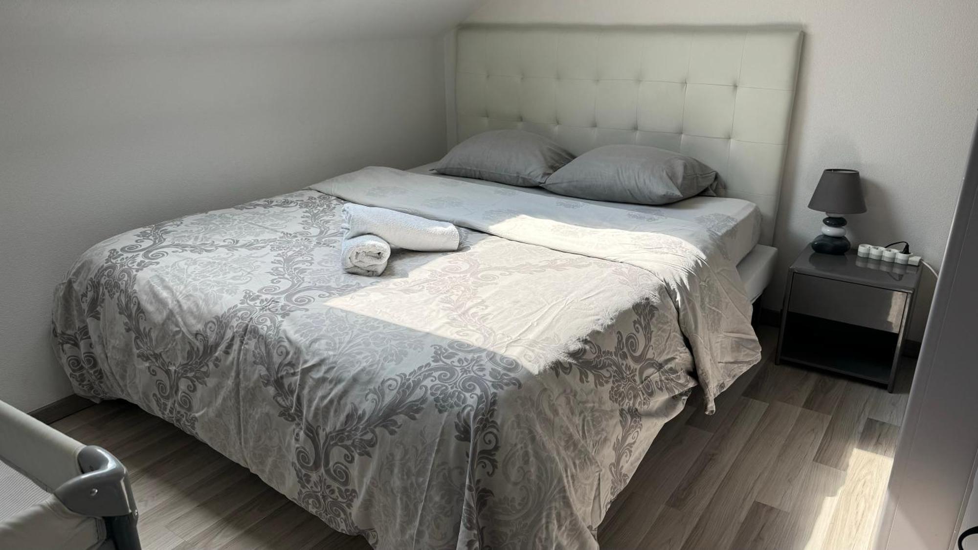 Appartement Bes,, Attique Neuf Avec Confort Wittenheim Eksteriør billede